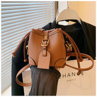 Sac seau mini color block tendance avec cordon de serrage pour femme, en cuir PU, sac à bandoulière décontracté pour le quotidien