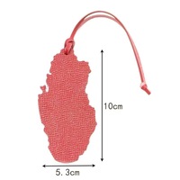 Bolso Mini de Cuero con Forma de Bandera de Qatar, Accesorio para Llaves Moderno y Versátil, Colgante Decorativo de Cuero Personalizado