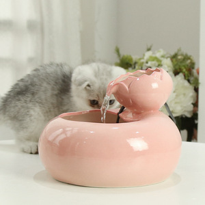 Fuente de agua para gatos de cerámica con diseño de loto rosa, fuente automática de circulación para mascotas de escritorio para gatos - Product Image 3
