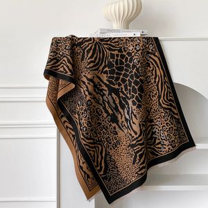 Nouveau luxe imprimé léopard couverture Cape châle Double face Pashmina châles hiver chaud épais cachemire sentiment écharpes pour dames - Product Image 2