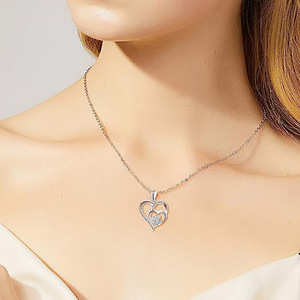 Collana da Donna con Ciondolo a Cuore e Zampa di Gatto, Design a Doppio Cuore, Catena Scintillante per Clavicola, Gioielli alla Moda - Product Image 3