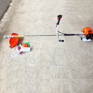 Débroussailleuse thermique professionnelle 52 cm³ à 2 temps, durable, portable, pour l'agriculture - Product Image 5
