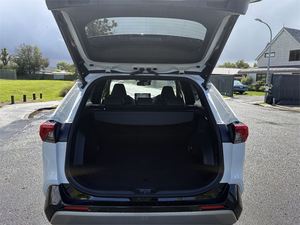 <span class=keywords><strong>Voiture</strong></span> d'<span class=keywords><strong>occasion</strong></span> en parfait état <span class=keywords><strong>Toyota</strong></span> <span class=keywords><strong>RAV4</strong></span> XSE 2.5P HV ECVT AWD SUV/5D/5S 2025 – SUV intelligent et sûr, prêt à être expédié - Product Image 4