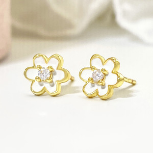 Fashion Women's Cute <b>Small</b> Dainty <b>Stud</b> Earrings Minimalist Jewelry Korean 18K Gold Plated Daisy Flower Enamel Earrings - Product Image 1