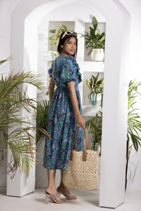 Vestido Azul con Estampado Floral y Mangas Abullonadas para Mujer, con Escote en V, Detalle de Volantes y Silueta Evase para un Look Casual y Elegante - Product Image 2