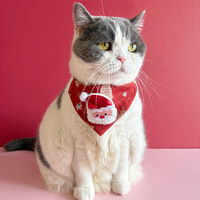 Nouveauté 2026 : Accessoires de Noël et du Nouvel An en gros – Cadeaux pour chiens et chats : Écharpe triangulaire à capuche brodée 3D, Collier de printemps pour animaux de compagnie