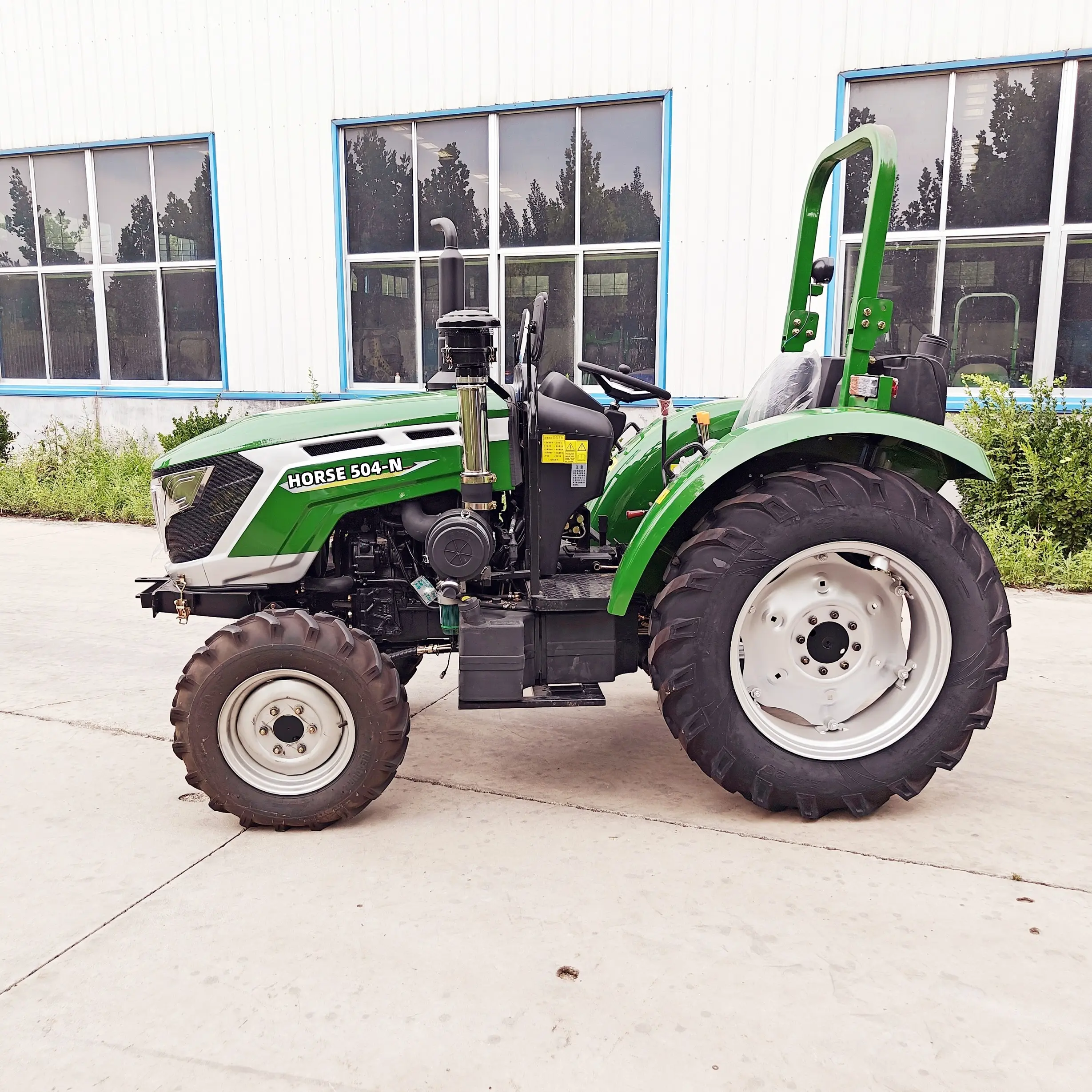 Sub compacto tractor 24hp tractor de ruedas 25 HP 4x4 mini tractor compacto con arado