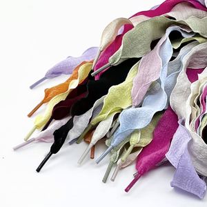 เชือกรองเท้าแบบจีบหางปลาชั้นเดียว กว้าง 2.5 ซม. สีดำและสีขาว ดีไซน์เรียบง่าย สำหรับรองเท้าลำลอง ทำจากโพลีเอสเตอร์ที่ทนทาน - Product Image 2