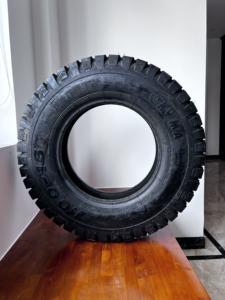 Neumático para Camión Ligero KUMA K702 8.25-16 de Alta Calidad, Nuevo, de Caucho Natural Negro, con 1 Año de Garantía - Product Image 2