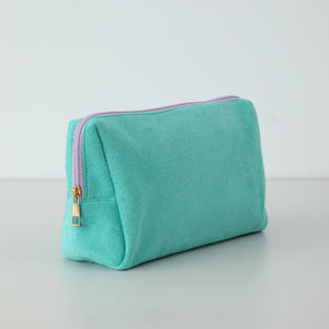 กระเป๋าเครื่องสำอางผ้าเทอร์รี่รูปสามเหลี่ยมแบบสั่งทำพร้อมโลโก้ส่วนตัวสำหรับผู้หญิง กระเป๋าใส่เครื่องสำอางสำหรับเดินทาง - Product Image 3