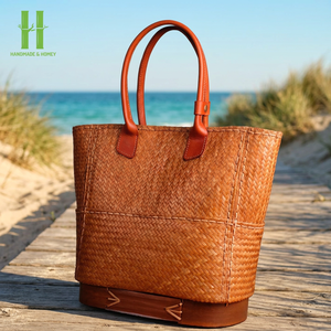 Hot Seller Natural Seagrass <b>Storage</b> Basket Home Decorative Christmas Decorations Gifts Wicker Laundry Baskets <b>Storage</b> Box <b>Bin</b> - Product Image 1