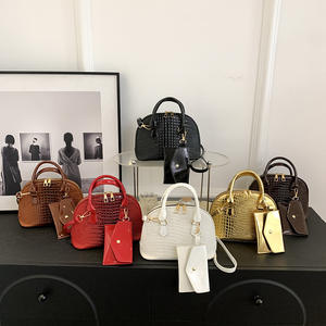 Conjunto de bolso de mano de concha en relieve de cocodrilo Premium de alta calidad para mujer, conjunto de bolso de hombro minimalista de 2 piezas y bolsos de mano - Product Image 4
