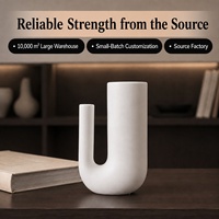 Vase en céramique blanche moderne en forme de U avec deux ouvertures, vase à fleurs minimaliste pour table, étagère ou centre de table dans le salon