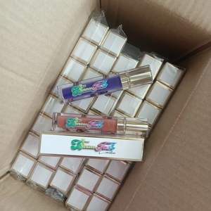 Cosmétiques de marque privée pigment maquillage cosmétique femmes bouteille liquide tubes de brillant à lèvres tubes de bouchon de brillant à lèvres pour enfants - Product Image 3