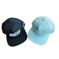 Gorra de golf de cabeza plana perforada con láser de 5 piezas personalizada con botón a presión impermeable, estilo hip-hop