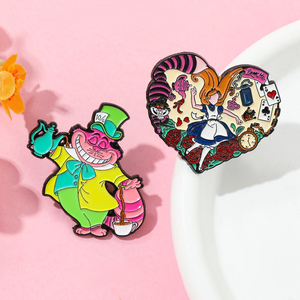 Broche Émail Noir Nickelé Aventure de Rêve de Contes de Fées pour Revers de Vêtement, Sac à Dos, Bijoux et Accessoires - Lettre d'Amour - Product Image 2
