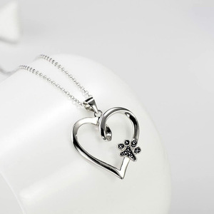 Collana con Ciondolo a Forma di Zampa di Animale e Cuore per Donne, Gioiello alla Moda - Product Image 3