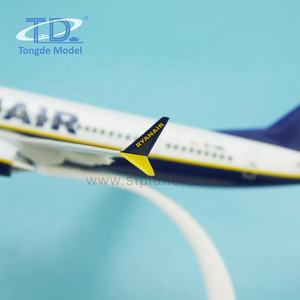 โมเดลเครื่องบินเรซิ่น Ryanair <span class=keywords><strong>B737</strong></span>-MAX8 ขนาด 1:<span class=keywords><strong>200</strong></span> ยาว 19.7 ซม. รุ่น Love Style พร้อมฐานพลาสติกปรับแต่งลวดลายได้ - ของขวัญทางธุรกิจ - Product Image 5