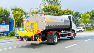 Article populaire : Camion pulvérisateur d'eau SAIC Yuejin 4X2 à moteur diesel, réservoir de 9300L, humidificateur routier, pompe Euro 6, portée 15-30m - Product Image 3