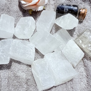 Vente en gros de sélénite naturelle de haute qualité, pierre brute, cristal minéral, style vintage Feng Shui pour la décoration de la maison, cadeaux de Noël - Product Image 4