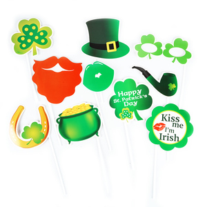 Kit per Festa di San Patrizio in Vendita, 10 Pezzi di Accessori Fotografici con Scritta 'Happy St. Patrick's Day' e Quadrifoglio Verde Portafortuna - Product Image 1