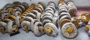 Nhà máy bán bền <span class=keywords><strong>Hitachi</strong></span> EX100 phía trước làm biếng bánh xe máy xúc làm biếng bánh xe máy xúc bánh xe bộ phận - Product Image 3