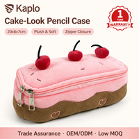 Trousse à crayons en peluche en forme de gâteau aux cerises, mignonne et kawaii, grande capacité, avec fermeture éclair, pour fournitures scolaires, cadeau doux pour les filles