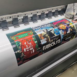 Impresión autoadhesiva <span class=keywords><strong>de</strong></span> calidad económica, rollo <span class=keywords><strong>de</strong></span> película <span class=keywords><strong>de</strong></span> <span class=keywords><strong>vinilo</strong></span> <span class=keywords><strong>de</strong></span> visión unidireccional, Rollo adhesivo <span class=keywords><strong>de</strong></span> <span class=keywords><strong>vinilo</strong></span> - Product Image 2