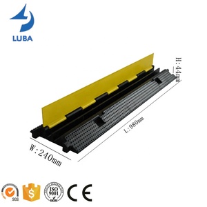 <span class=keywords><strong>Tapis</strong></span> en <span class=keywords><strong>caoutchouc</strong></span> PVC Couvercle de câble à <span class=keywords><strong>2</strong></span> canaux Bosses de vitesse Protection de câble de bosse de route extérieure Rampe de cordon de fil - Product Image 2