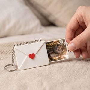 Llavero con Sobre para Foto Personalizado, Llavero con Medallón en Forma de Corazón, Colgante con Imagen de Recuerdo Personalizado, Regalo para Parejas de San Valentín - Product Image 1