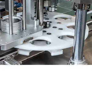 स्वचालित सोडा बीयर कैन ट्यूना जार खाद्य कैनिंग मशीन डिब्बे के लिए सीलिंग मशीन