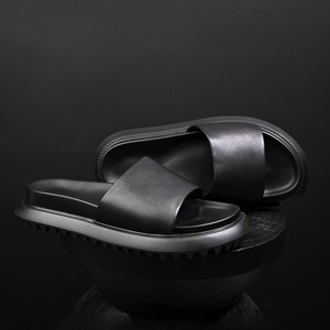 Chaussons en <span class=keywords><strong>cuir</strong></span> véritable pour hommes, fabriqués en peau de <span class=keywords><strong>mouton</strong></span> pleine fleur, nouvelle collection été 2025, sandales à enfiler pour hommes, décontractées <span class=keywords><strong>et</strong></span> élégantes - Product Image 5