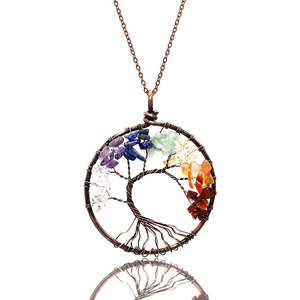 Collana Artigianale con Pendente Albero della Vita in Rame Placcato Oro, Pietra Curativa Naturale Irregolare e Cristalli Colorati - Product Image 4