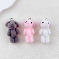 Pendentif chat 3D mignon en résine floquée, de haute qualité à bas prix, en stock, pour la création de boucles d'oreilles DIY et accessoires de voiture
