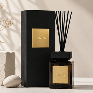 Diffuseur à bâtonnets Aikun Home, parfum au choix, faible MOQ, longue durée, 1000 ml, en verre carré, avec étiquette nickelée, boîte cadeau noire pour les revendeurs - Product Image 1