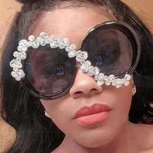 Lunettes de soleil de luxe tendance 2025 avec logo personnalisé, grandes montures, verres diamantés, protection UV400, surdimensionnées, rondes, en cristal, pour femmes - Product Image 2