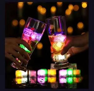 Glaçons LED réutilisables à induction lumineuse, blocs colorés clignotants pour boissons, clubs, bars, fêtes, mariages, décorations de vacances - Product Image 1