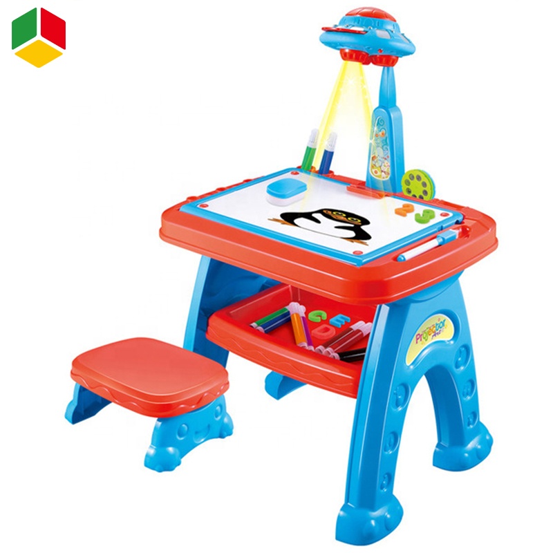 QS Toy-Early Learning Настольная лампа для рисования с магнитным алфавитом, доска для проектора для рисования 2 в 1, игровой набор с маленьким табуретом