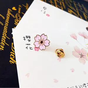 Broche sakura colorée de style japonais, ornement fleur alliage métallique plaqué or émail broches de revers