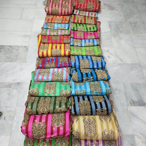 Tissu en coton non tissé multicolore abstrait et géométrique personnalisable 60x60 pour la confection de robes et la matière première pour sacs - Product Image 1