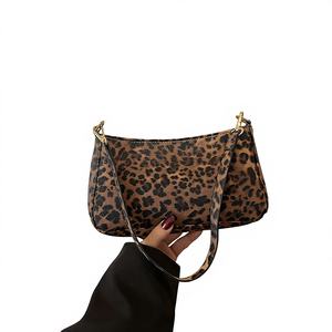 Women's Cross-Border Trend Autumn Winter Large Capacity PU Tote Bag with Stitching & Chain Decorated Zipper Closure - Product Image 1