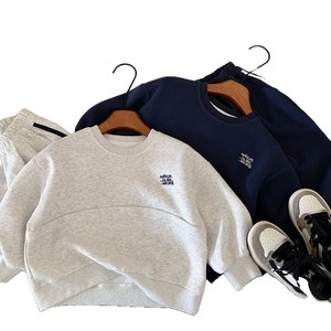 Completo due pezzi autunnale 2025 di tendenza per ragazzi, nuovo completo casual semplice con pantaloni in felpa e motivo a lettere - Product Image 5