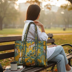 Bolso tote de algodón acolchado con estampado floral, hecho a mano, estilo bohemio, bolso de hombro, bolso de viaje, bolso para uso diario, regalo para ella - Product Image 1