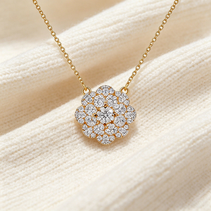 Collier pendentif chaîne à maillons pour femme Hengdian en laiton plaqué or 18 carats avec grappe de fleurs et zircon AAA, vente en gros - Product Image 1