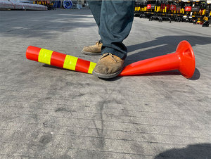 Delineador de <span class=keywords><strong>PVC</strong></span> de 700mm, poste de carretera de tráfico de plástico reflectante para divisor de carril, producto de carretera de alta visibilidad - Product Image 6