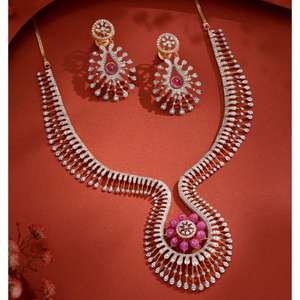 Bijoux fantaisie de luxe pour femmes en laiton, imitation or, avec revêtement anti-oxydation, pour une utilisation longue durée, provenant d'un fournisseur indien. - Product Image 2