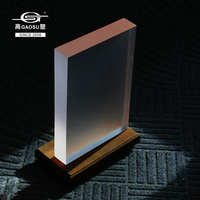 Plaque acrylique moulée à bords lumineux, panneau guide-lumière PMMA coloré à surface mate pour enseignes à éclairage périphérique et écrans rétroéclairés au néon