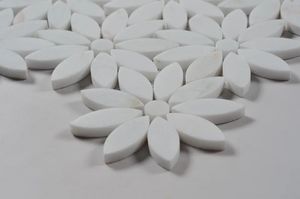 Günstige <span class=keywords><strong>HANSE</strong></span> SKM10 Moderne Hotel-Innenwand Wasserstrahl Weiße Blumen Glas Kristall Marmor Split Face Glänzende Mosaikfliese 300x300mm - Product Image 5
