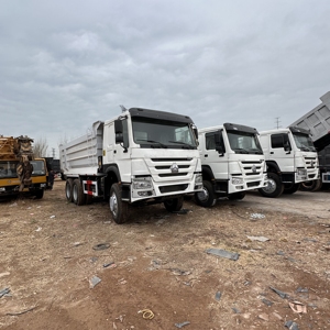 En stock : Nouveau camion benne HOWO 400HP 8x4 |   12 roues |   Sinotruk Diesel, Euro 2 - Product Image 5