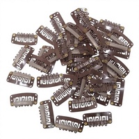 50 pinces à pression en plastique en forme de U à 6 dents pour extensions de cheveux - 3,3 cm/1,3 pouces (brun foncé)